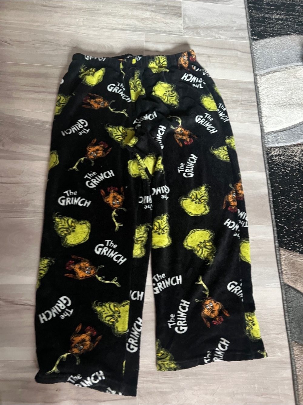 The Grinch Women's Black & Green Fleece Pajama Pants